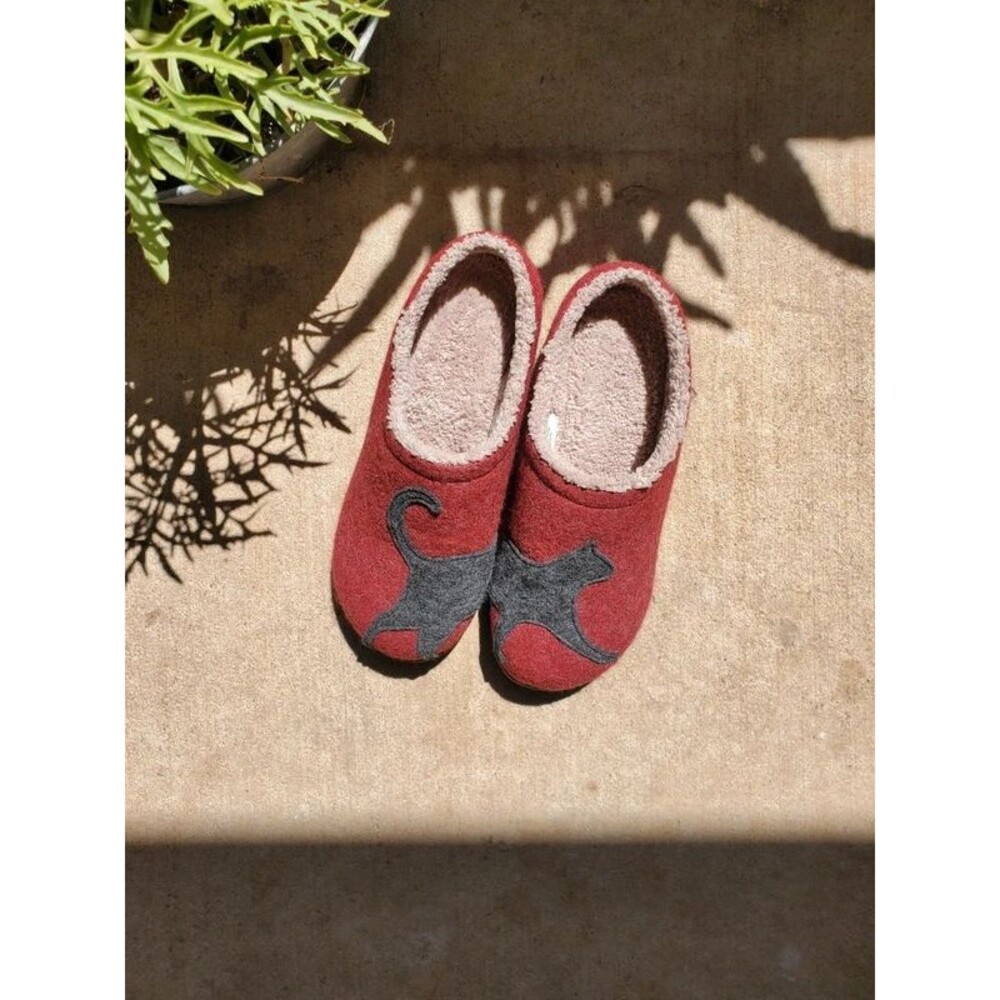 L.L. Bean Felt Cat Slippers Size 9